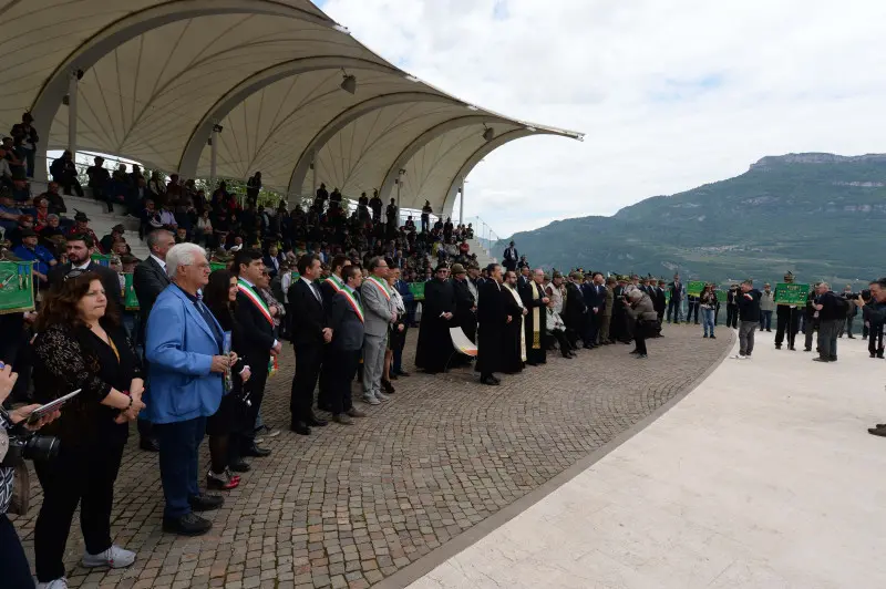 La cerimonia alla Campana dei Caduti di Rovereto