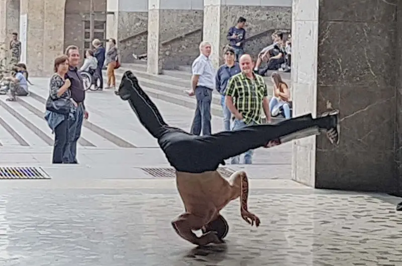 Break dance al Quadriportico di piazza Vittoria