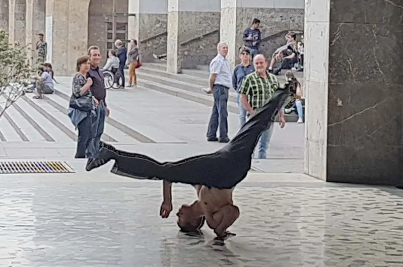 Break dance al Quadriportico di piazza Vittoria