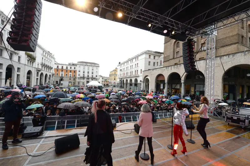 Il Metro Day in Piazza Vittoria, tra ospiti e autorità