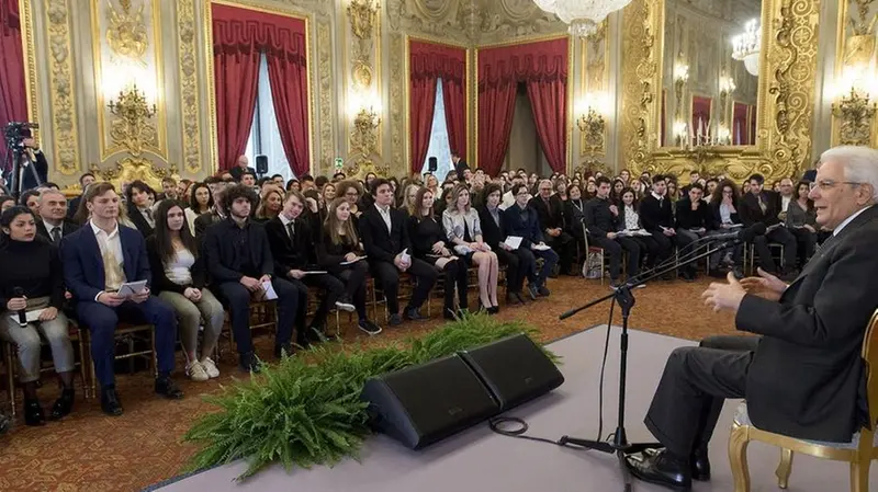 In ascolto. Gli studenti bresciani in udienza con il presidente Mattarella