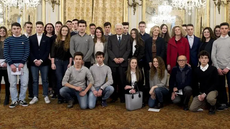 Tutti in posa. Tradizionale foto di gruppo per i ragazzi bresciani