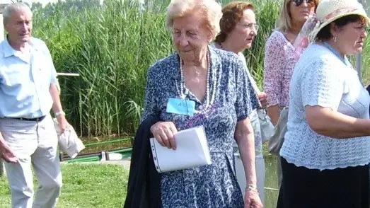 In gita. Luciana durante un’iniziativa con la Rsa
