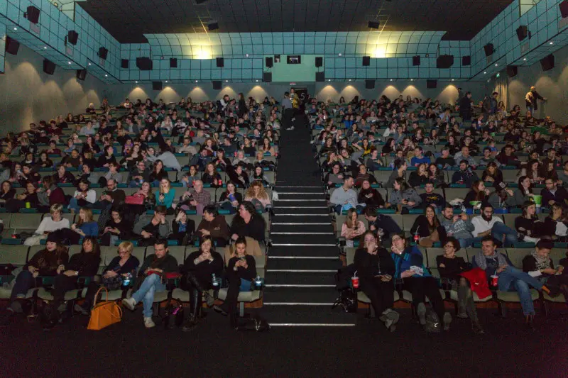 Ligabue saluta i fan al cinema di via Sorbanella in città