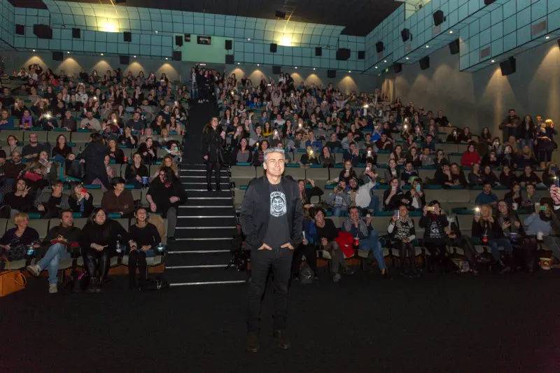 Ligabue saluta i fan al cinema di via Sorbanella in città