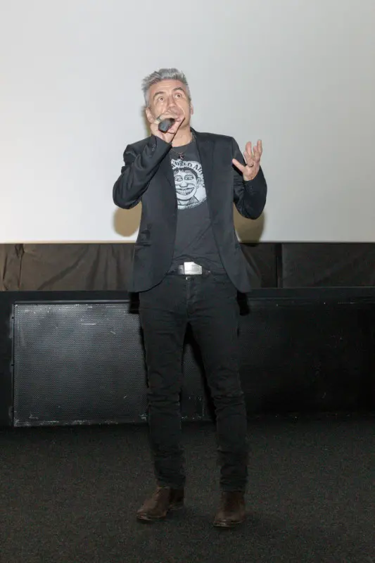 Ligabue saluta i fan al cinema di via Sorbanella in città