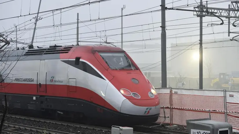 Riaperto un binario all'indomani del deragliamento del treno di Trenord che ha causato la morte di tre donne e diversi feriti - © www.giornaledibrescia.it