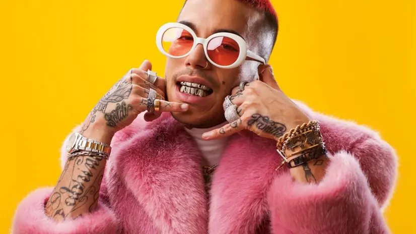 Idolo dei giovanissimi. Il rapper Sfera Ebbasta, che domenica al Freccia Rossa incontrerà i fan