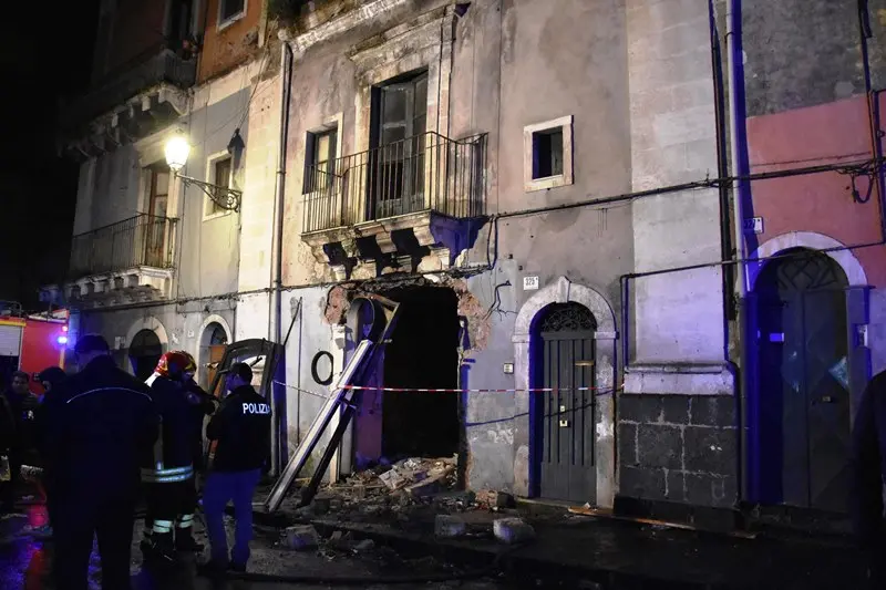 Catania, tragica esplosione: muoiono un anziano e due vvf
