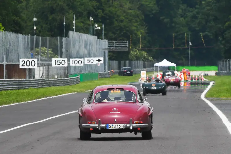 Mille Miglia, la Freccia Rossa all'autodromo di Monza