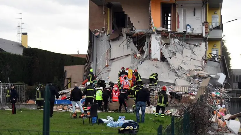 La palazzina crollata a Rescaldina