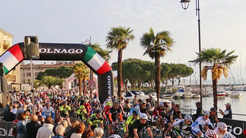 Partenza. Per la Granfondo sono attese 4mila persone da 22 Paesi