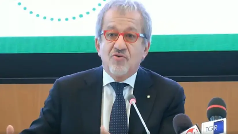Roberto Maroni durante la conferenza stampa in Regione - © www.giornaledibrescia.it