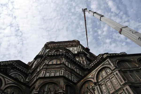 Lavori di monitoraggio delle superfici marmoree esterne del Duomo di Firenze