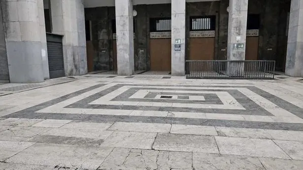 La piazzetta. Lo spazio antistante il Quadriportico sarà riqualificato e con ogni probabilità coperto // FOTO PUTELLI/NEG