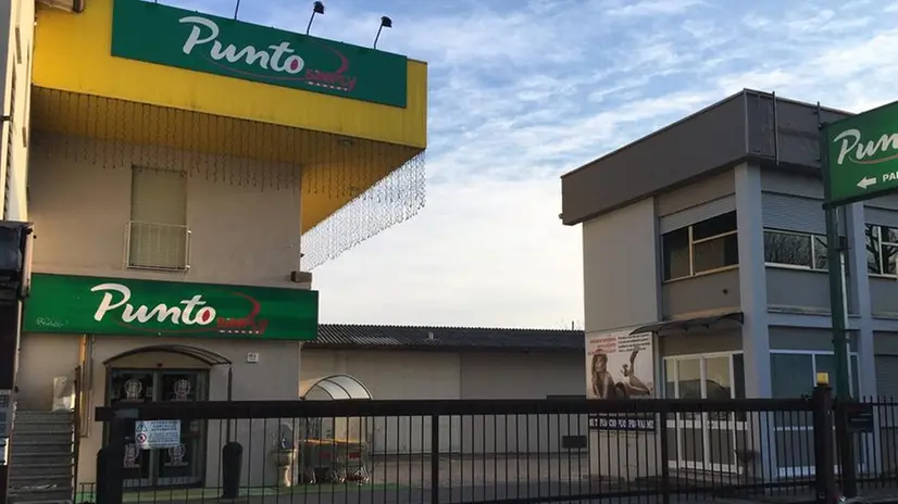 Nel mirino. Il supermercato in cui sabato alle 19.20 è avvenuta la rapina