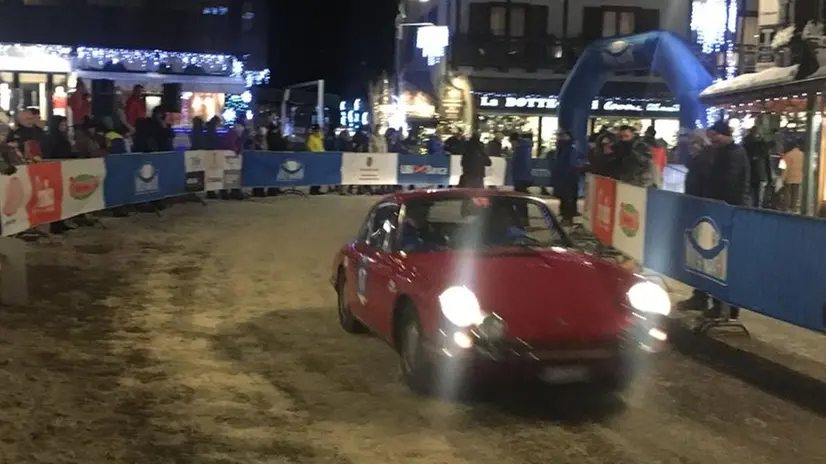 Le auto storiche alla partenza della Winter Marathon