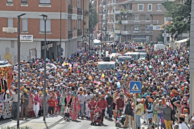 Il corteo dei sikh in città /1