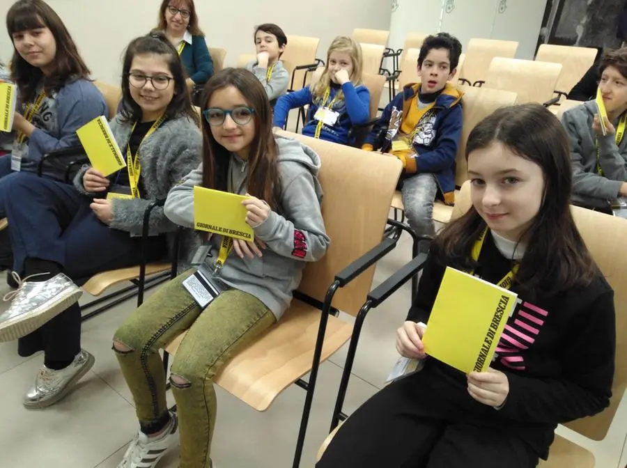 Gli studenti in visita al giornale
