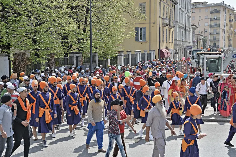 Il corteo dei sikh in città /1