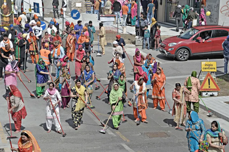 Il corteo dei sikh in città /1