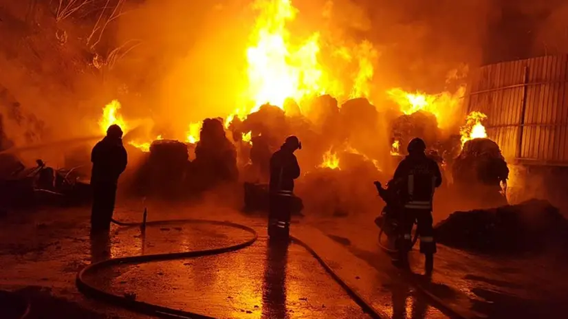 Vigili del fuoco al lavoro (immagine di archivio) - © www.giornaledibrescia.it