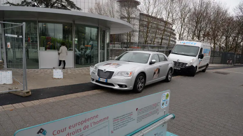 La protesta di Guido Viscardi a Strasburgo