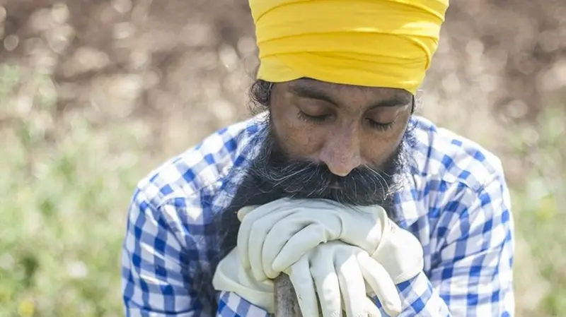 Documentario. Il bracciante Gurwinder, 34 anni, dal Punjab, nel film