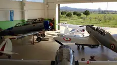 Passione volante. Uno scorcio degli hangar nei quali sono custoditi gli aerei dei Sorlini