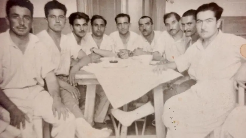In ospedale. Tarcisio Abate (il primo da sinistra) in ospedale a Bari durante la convalescenza