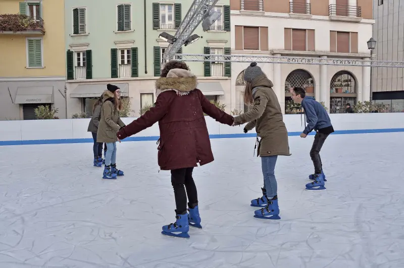 Piazza del mercato: tutti sui pattini