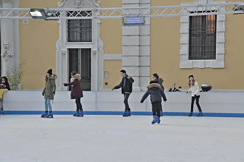 Piazza del mercato: tutti sui pattini