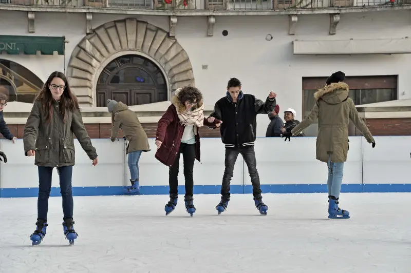 Piazza del mercato: tutti sui pattini