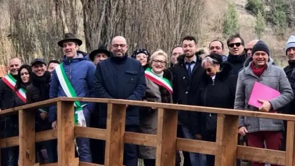 L’opera. Il nuovo ponte in legno inaugurato domenica nelle Marche