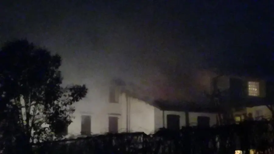 Carpenedolo casa in fiamme