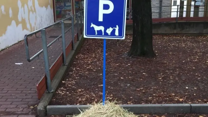 L'area di sosta per l'asinello di Santa Lucia allestita a Bergamo