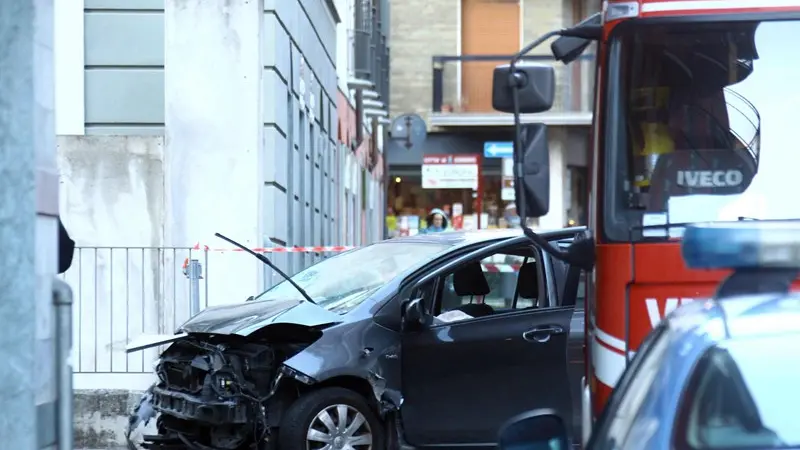 Sondrio, paura in pieno centro: tre feriti, uno è grave