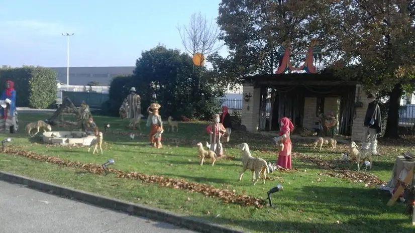 Il presepe danneggiato