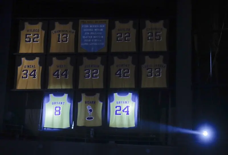 La cerimonia per Kobe Bryant