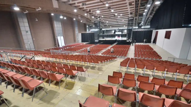 Le prime immagini del teatro