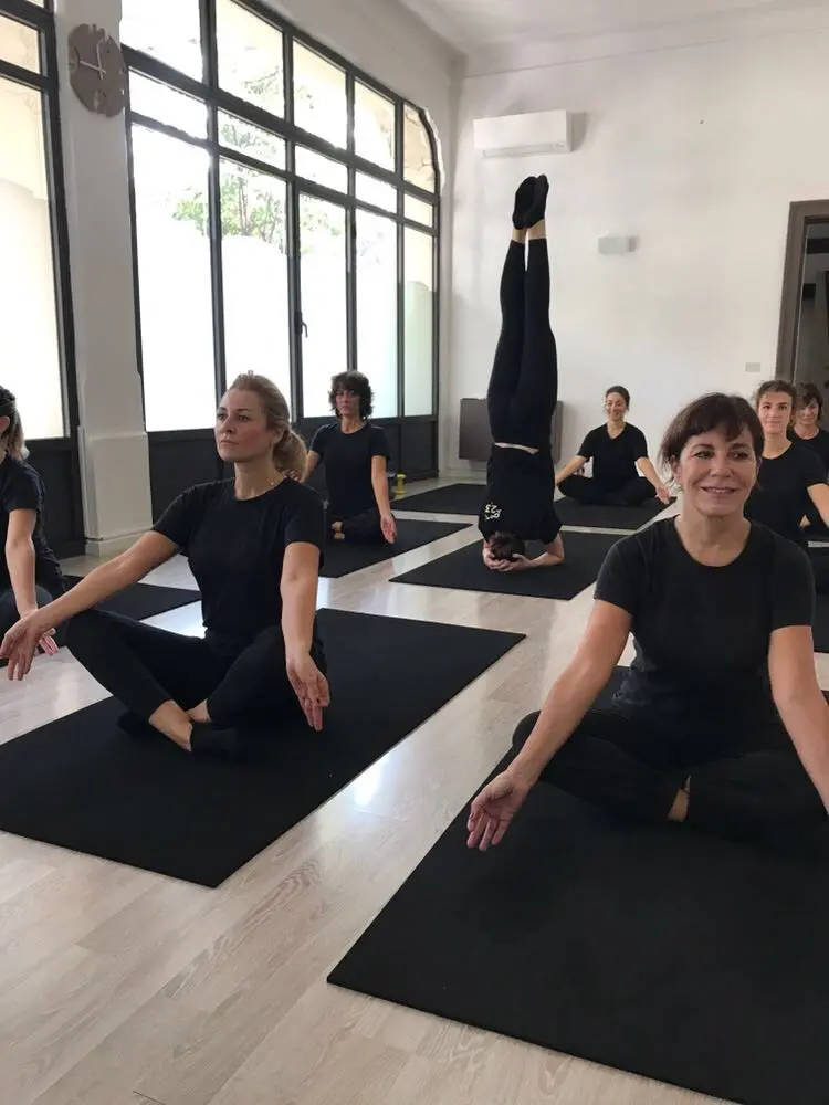 Alcune immagini della scuola di yoga