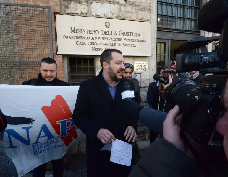Matteo Salvini in visita al carcere