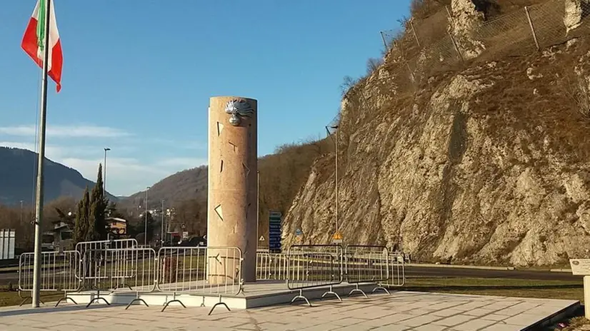 Ricostruito. Il monumento dedicato all’Arma dei carabinieri