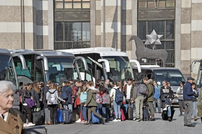 La partenza degli studenti bresciani