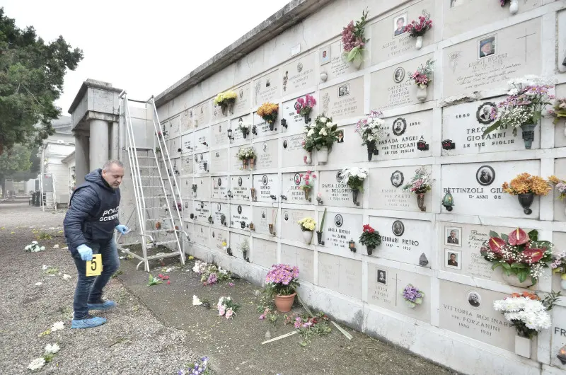 Le scritte nel cimitero di Sant'Eufemia
