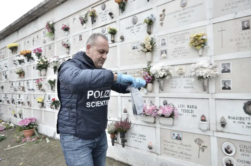 Le scritte nel cimitero di Sant'Eufemia