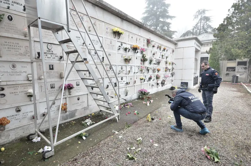 Le scritte nel cimitero di Sant'Eufemia