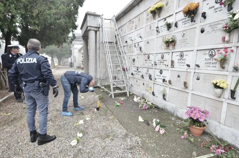 Le scritte nel cimitero di Sant'Eufemia