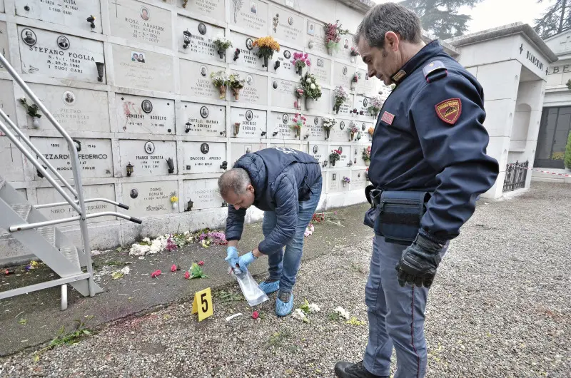 Le scritte nel cimitero di Sant'Eufemia