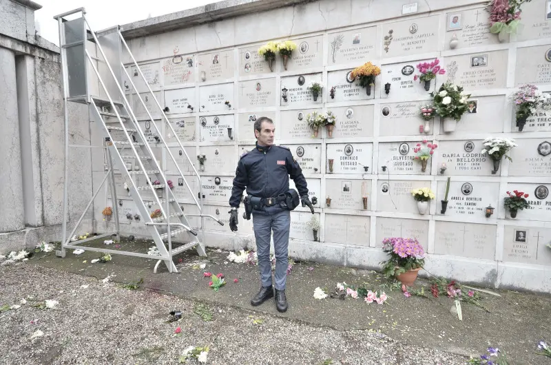 Le scritte nel cimitero di Sant'Eufemia